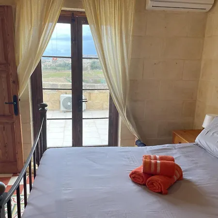 Ta' Lorenzo Farmhouse 2 *