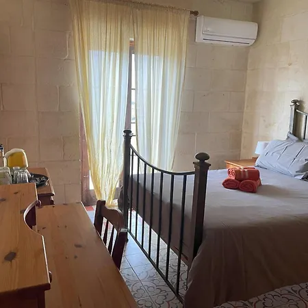 Ta' Lorenzo Farmhouse 2